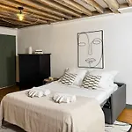 Unique Authentic Apartment In Le Marais