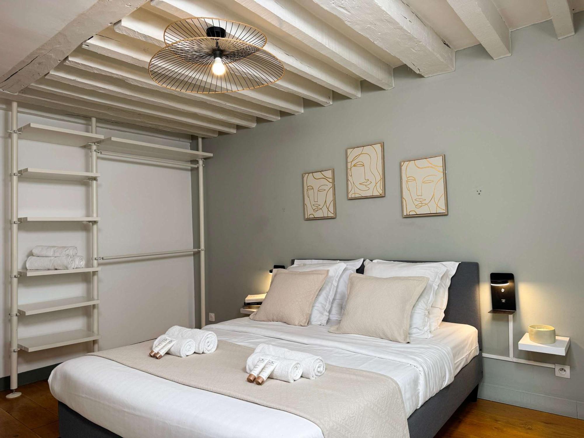 Appartamento Unique Authentic In Le Marais Parigi