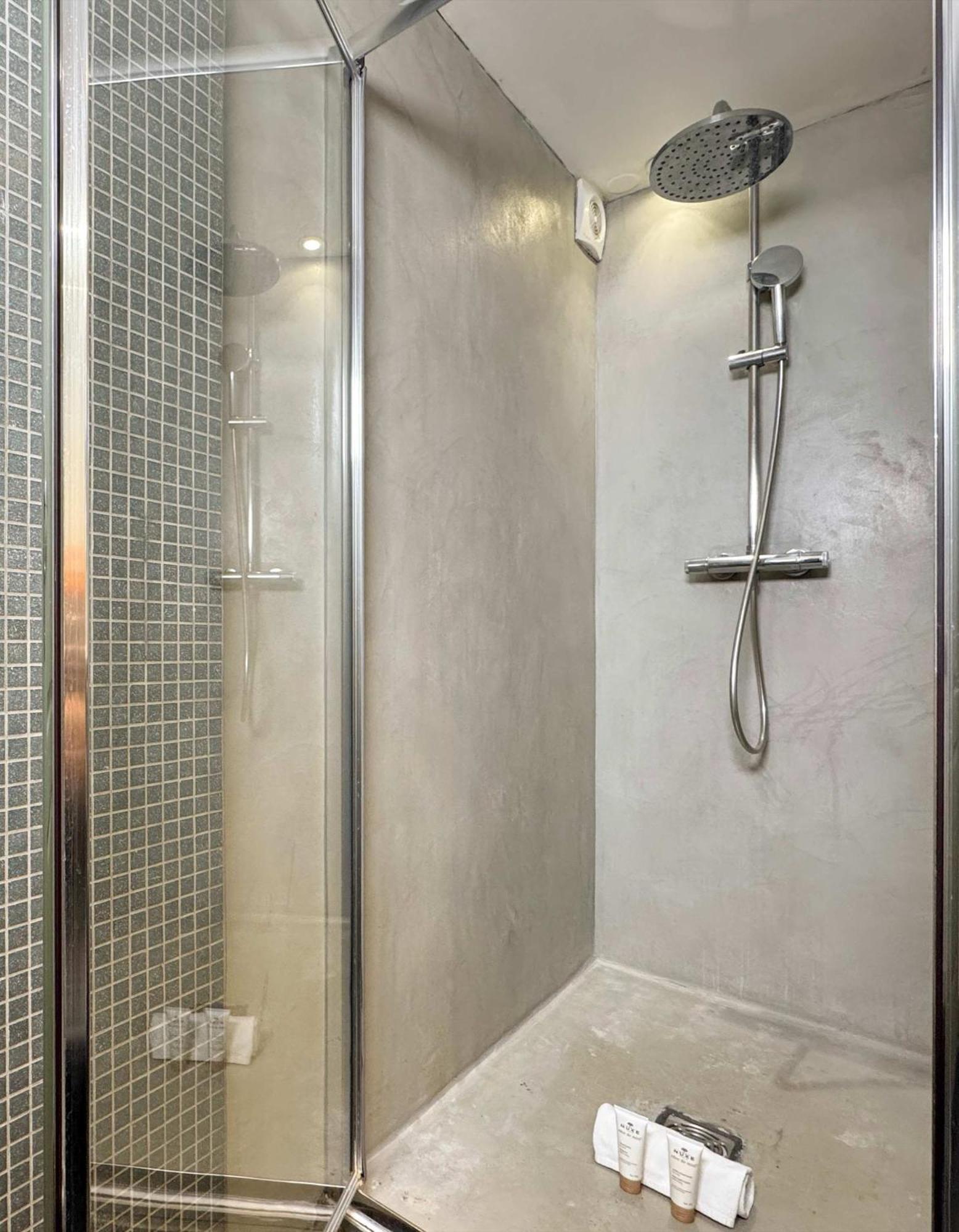 Unique Authentic In Le Marais Appartamento Parigi