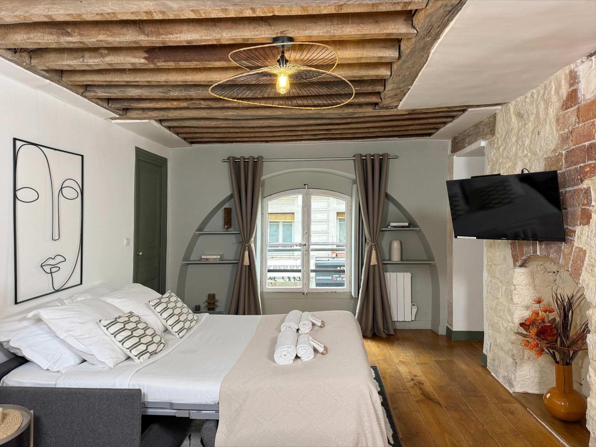 Unique Authentic In Le Marais Appartamento Parigi